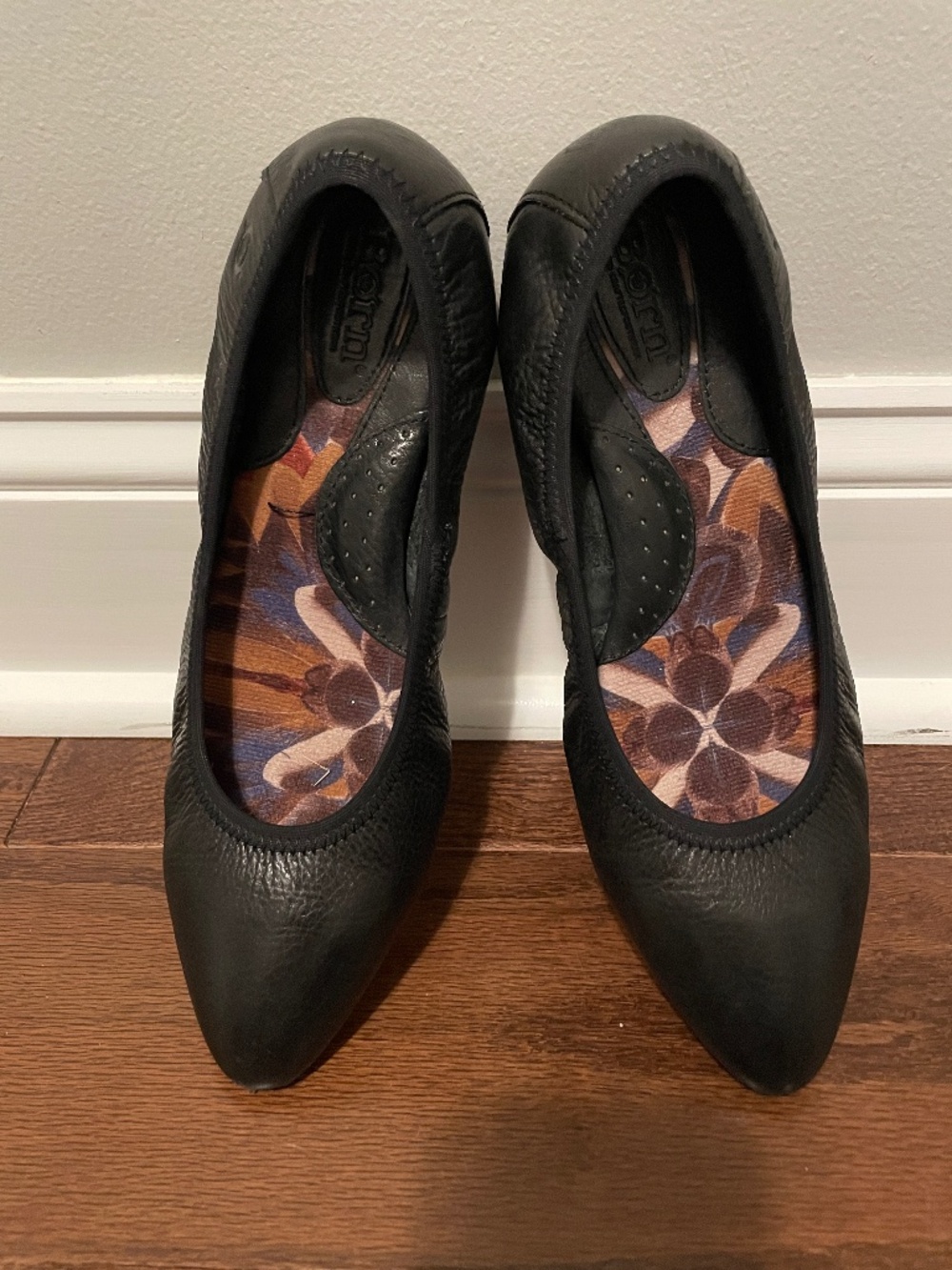 Born Women’s Ballerina Flats, Black, Excellent Condition.